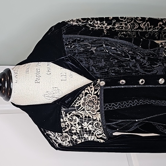 Harve Benard Black & Gold Velvet Sequince Embroidered Top - Size Large - Picture 4 of 13